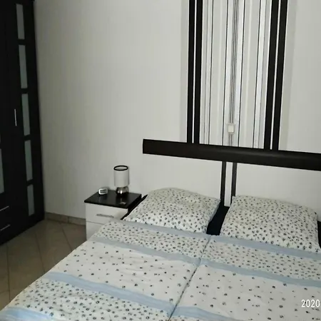 Anni - Dh - 24478